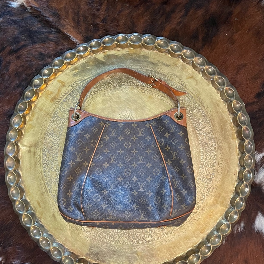 Louis Vuitton Galliera PM Bag – Monogram Canvas - Picture 2 of 9